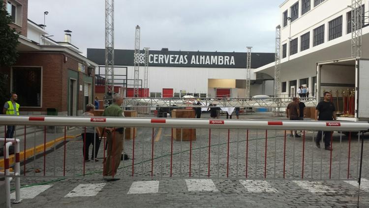 Tras recobrar la normalidad, en la fábrica se trabajaba en los preparativos para el concierto que albergará este viernes. Tras recobrar la normalidad, en la fábrica se trabajaba en los preparativos para el concierto que albergará este viernes.