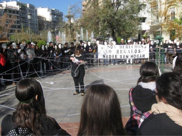 Imagen de archivo de una concentración para reclamar ni una persona sin hogar. Imagen de archivo de una concentración para reclamar ni una persona sin hogar.