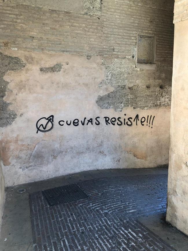 Pintada que vuelve a afear el Arco de las Pesas.