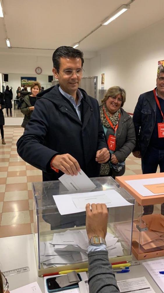 Francisco Cuenca, el pasado 10N en su colegio electoral. Francisco Cuenca, el pasado 10N en su colegio electoral.
