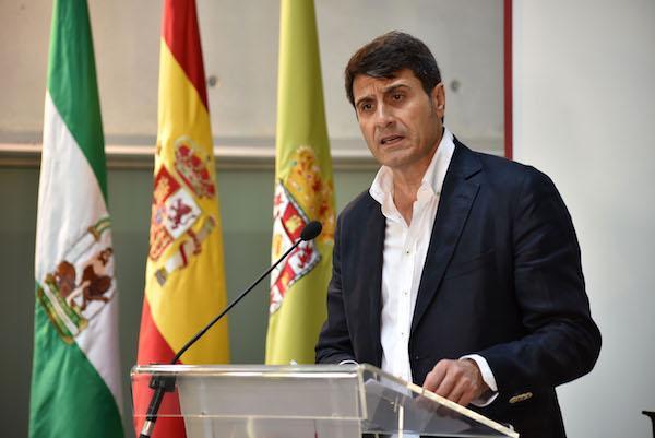 Pedro Fernández. Pedro Fernández.