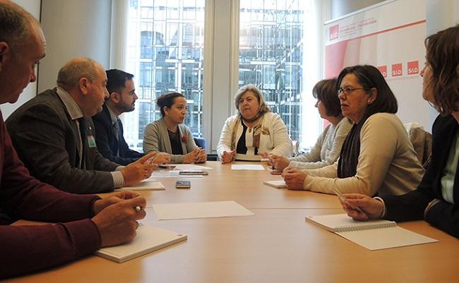 Iraxte García y Clara Aguilera, en la reunión con el grupo socialista de Lanjarón. Iraxte García y Clara Aguilera, en la reunión con el grupo socialista de Lanjarón.