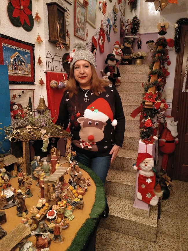 Mamá Noel vive en Atarfe y su pasión la Navidad contagia | El Independiente de