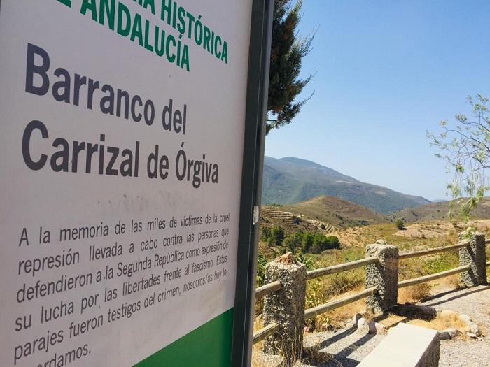 Placa que recuerda que el Barranco del Carrizal es Lugar de Memoria. Placa que recuerda que el Barranco del Carrizal es Lugar de Memoria.