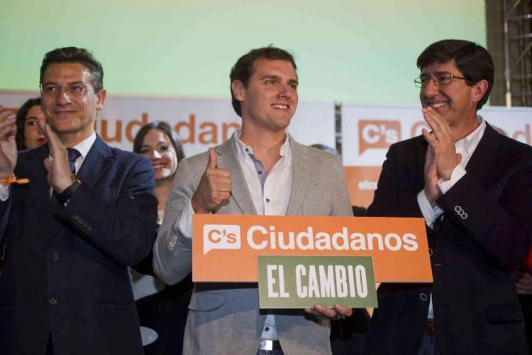 Luis Salvador, Albert Rivera y Juan Marín, en un acto de campaña de las municipales de 2015.