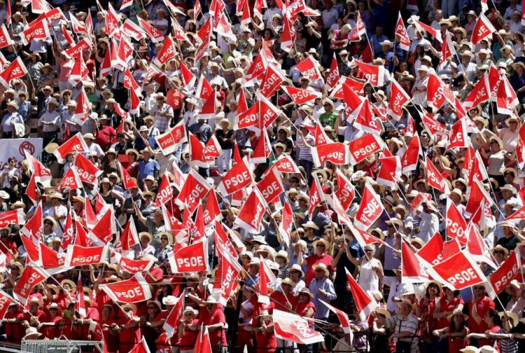 Banderas socialistas en un acto de este partido.