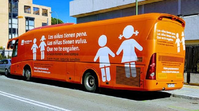 El provocador autobús de Hazteoir.