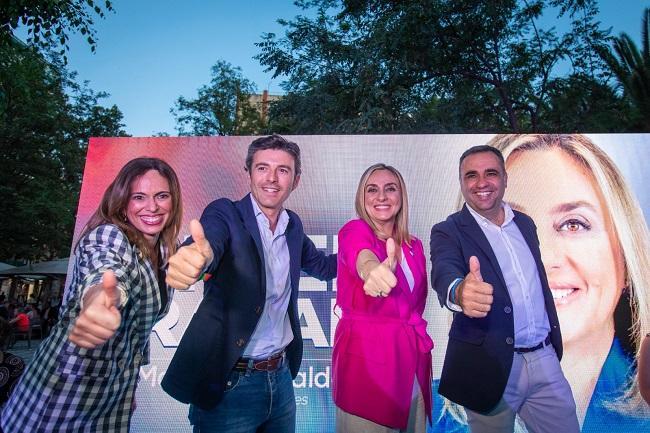 Marifrán Carazo, junto a Rocío Díaz, que cierra la lista, Jorge Saavedra, número dos, y Francisco Rodríguez, presidente provincial del PP.