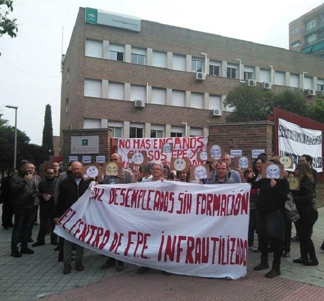 Una de las concentraciones a las puertas del Centro de Formación para el Empleo de Cartuja.