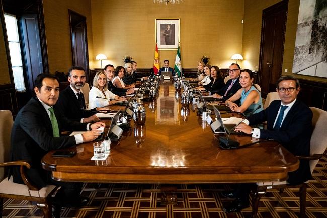Primer Consejo de Gobierno de la Junta de Andalucía, de mayoría absoluta del PP.