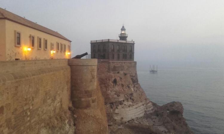 Faro de Melilla de la ciudadela antigua.