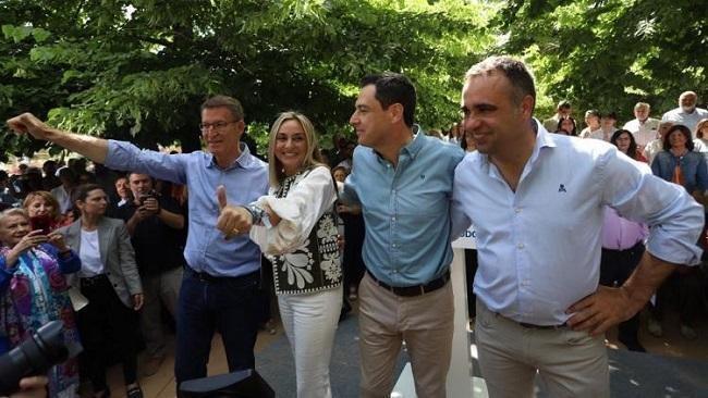 Alberto Núñez Feijóo, Juan Manuel Moreno, Marifrán Carazo y Francisco Rodríguez en el acto de campaña del 6 de mayo en el Parque Federico García Lorca.