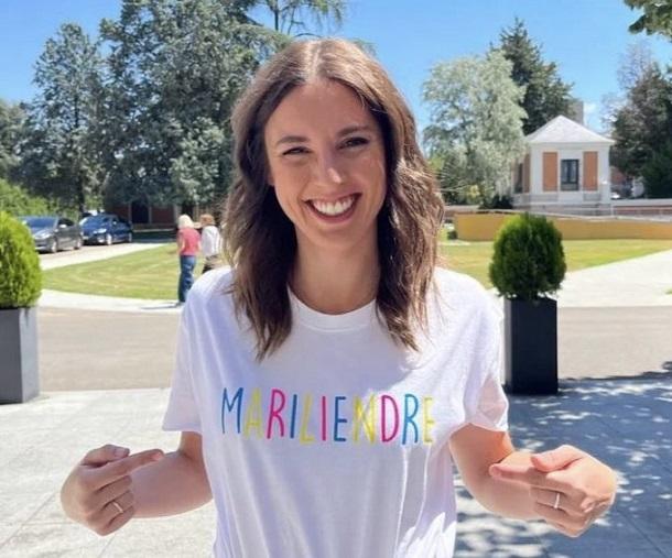 Irene Montero, con una camiseta qule luce el lema 'mariliendre'.