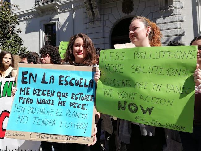 Participantes en la movilización de este viernes en Granada.