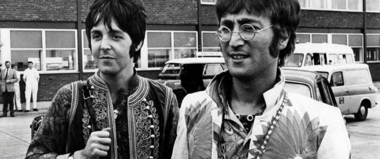 Paul McCartney y John Lennon.