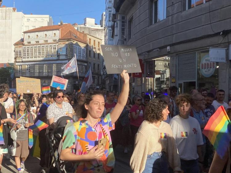 Paula Dapena, jugadora de fútbol, durante la manifestación del Orgullo en Pontevedra.