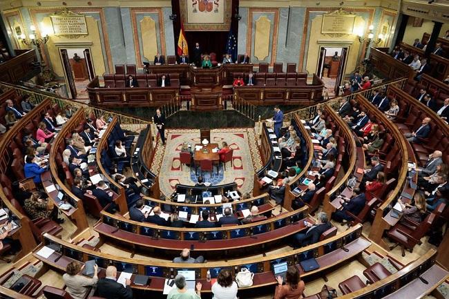 El presidente del Gobierno, Pedro Sánchez, asiste a la sesión de control en el Congreso. 