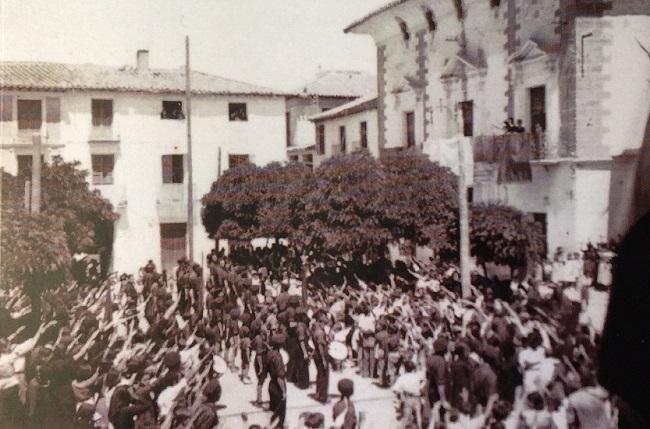 Acto franquista en la Plaza del Caudillo de Cúllar. Gentileza de Jesús Ruiz Escudero.