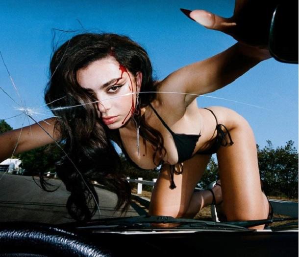 Portada de 'Crash', de Charli XCX.