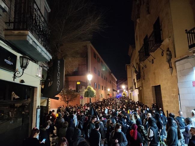 Manifestantes en apoyo a Hasél el miércoles por la noche en Granada.