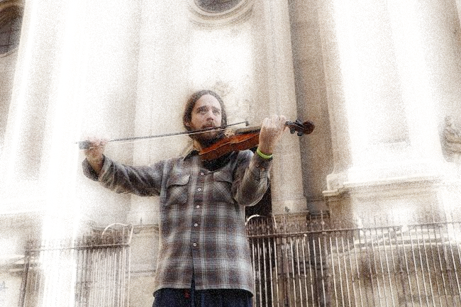 Violinista ante la Catedral.