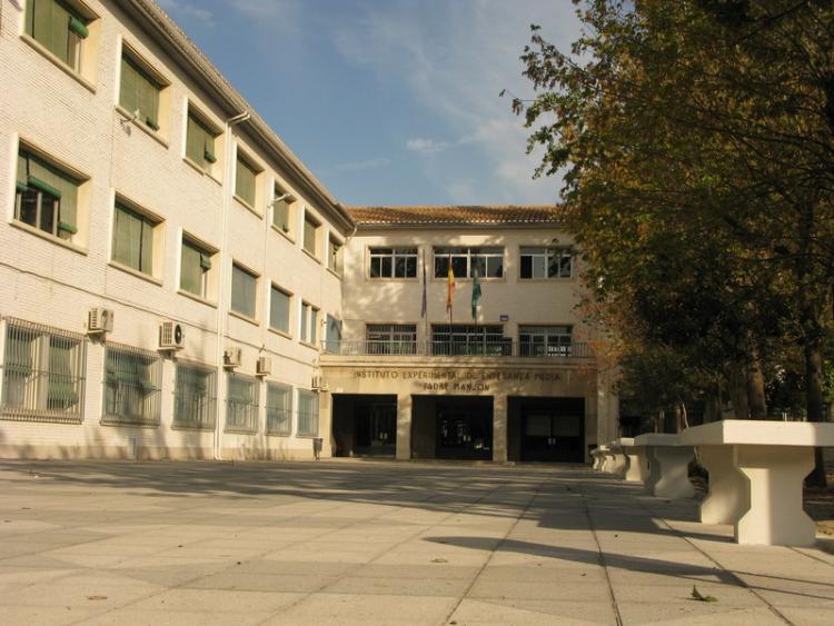 Entrada del instituto Padre Manjón.