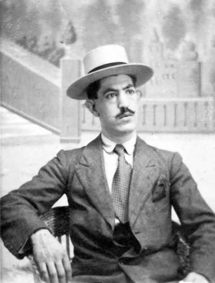 Salvador Labrac, en una imagen en torno a 1920, año en el que contrajo matrimonio con Encarnación López Valverde.