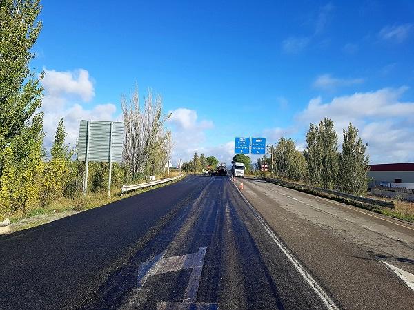 La obra ha mejorado el firme en sus dos kilómetros de longitud. La obra ha mejorado el firme en sus dos kilómetros de longitud.