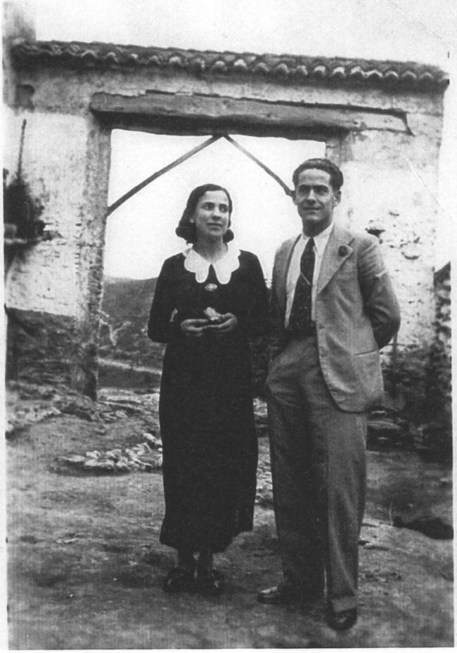 Carmen González Alcarria y Manuel Garrido Hidalgo, en 1936, en una imagen en el cortijo de Rías.