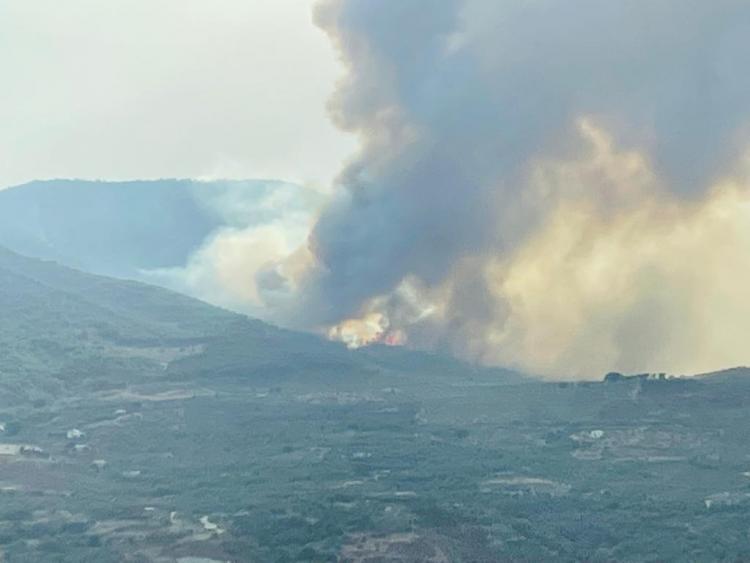 Impresionante imagen, de este domingo, del incendio que afecta a Los Guájares