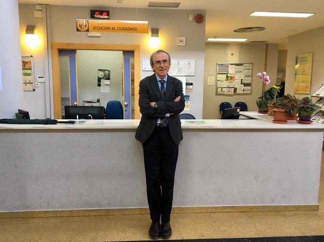 Lorenzo Arribas Mir, en su consulta del Centro de Salud de La Chana.