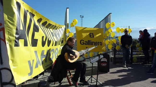 Javier Hervás ha puesto la música a la reivindicación del soterramiento de la Marea Amarilla.