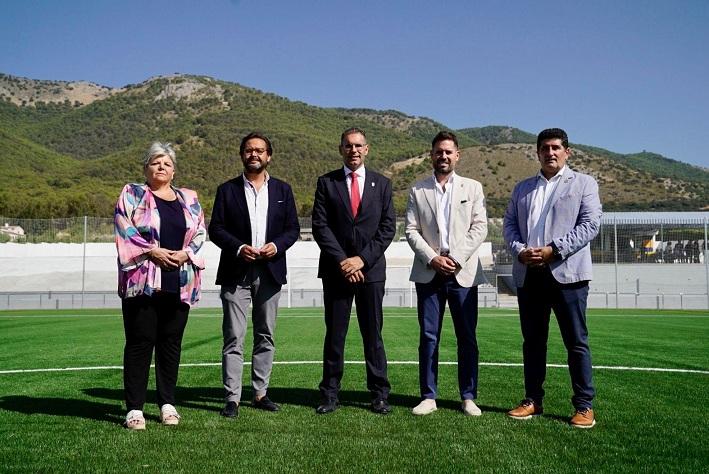 Inauguración del nuevo campo de fútbol con césped artificial.
