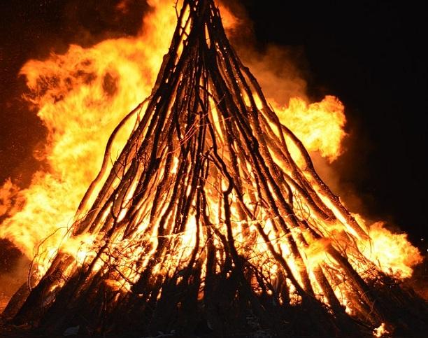 Las tradicionales hogueras de San Juan, canceladas Las tradicionales hogueras de San Juan, canceladas.
