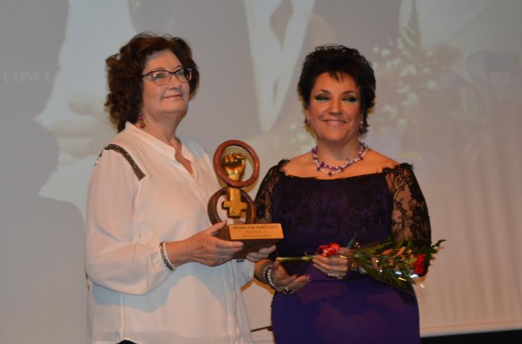 Antonina Rodrigo con María Martín, en los Premios 8 de Marzo de Izquierda Unida.