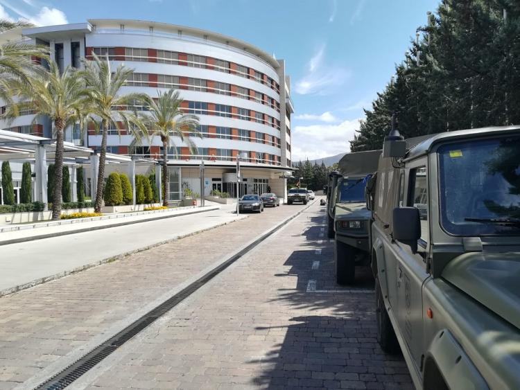 vehículos militares, este mediodía en el Hotel nevada Palace.