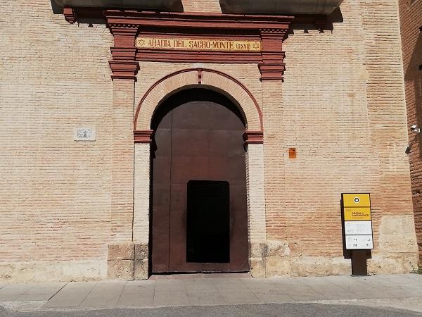 Entrada a la Abadía del Sacromonte. 