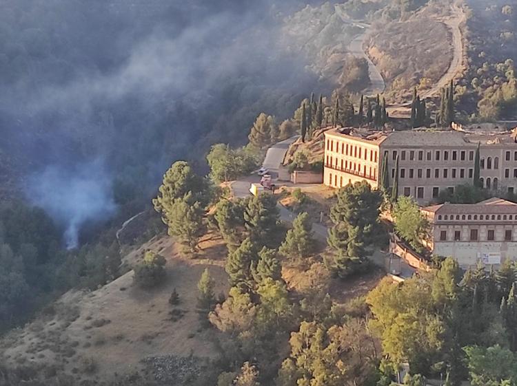 Imagen de la Abadía de este domingo por la tarde, con los Bomberos trabajando en el entorno.