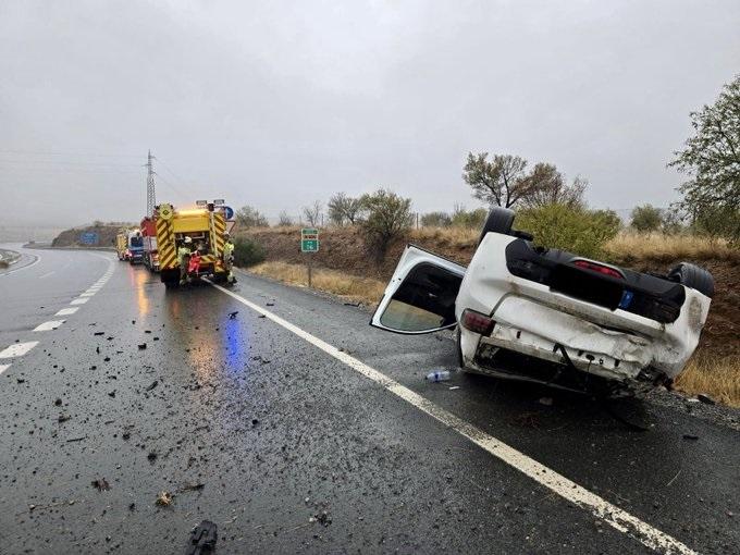Vehículo volcado en la Autovía A-92N.
