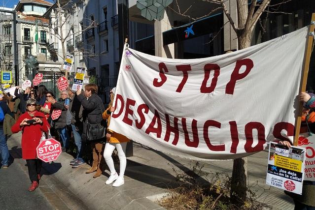 Protesta ante CaixaBank en Gran Vía.