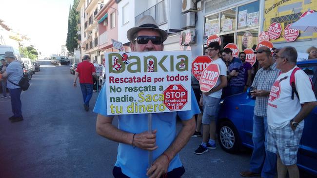 Un activista, esta mañana en Peligros.