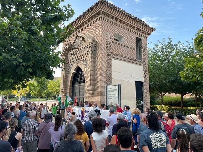 Acto celebrado este martes junto a la portada de la antigua prisión provincial, Lugar de Memoria de Andalucía. 