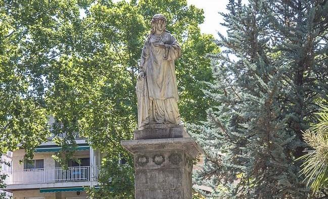 Monumento a Mariana Pineda en Granada. 