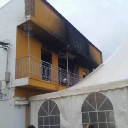 Exterior de la vivienda siniestrada. Exterior de la vivienda siniestrada.