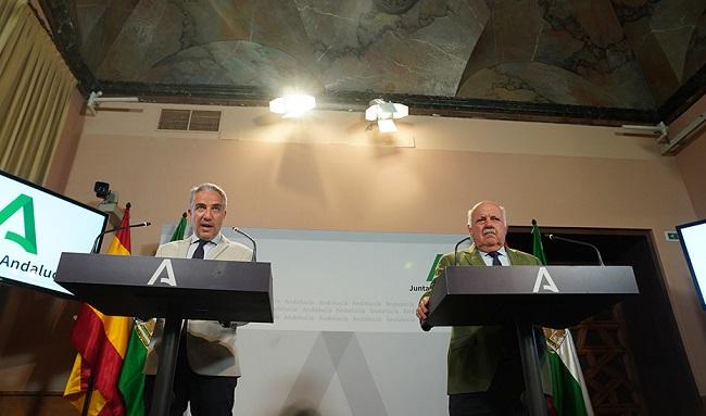 Elías Bendodo y Jesús Aguirre en el pasado Consejo de Gobierno.