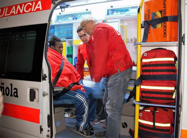 La mujer, recién desembarcada en Motril. La mujer, recién desembarcada en Motril.