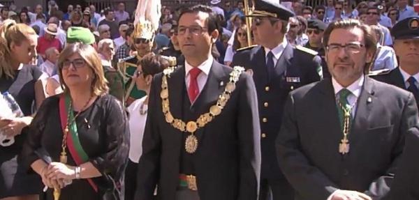 El alcalde y concejales del PSOE, en la procesión El alcalde y concejales del PSOE, en la procesión.