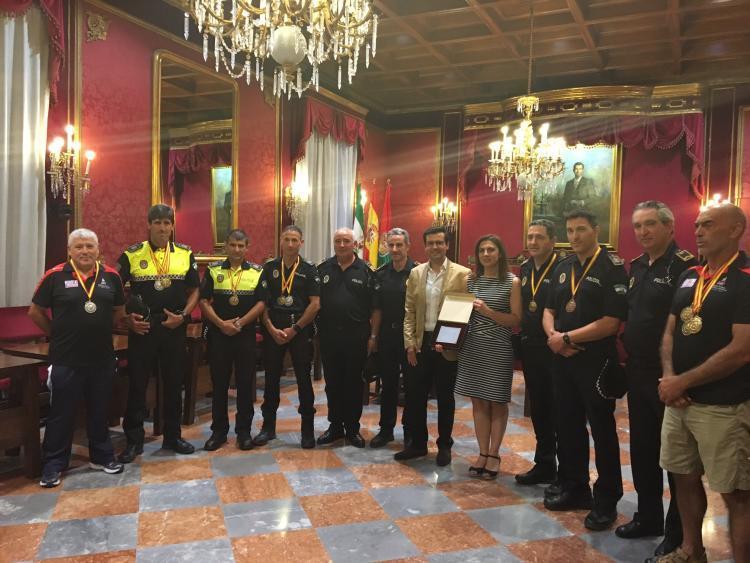 Moreno, segundo por la derecha, José Antonio Moreno, segundo por la derecha.