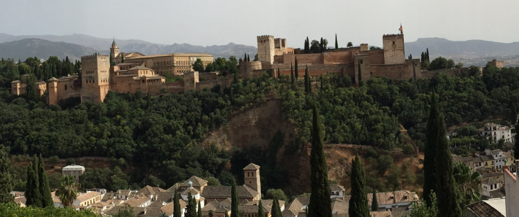 Imagen de la Alhambra desde el mirador de San Nicolás. Imagen de la Alhambra desde el mirador de San Nicolás.