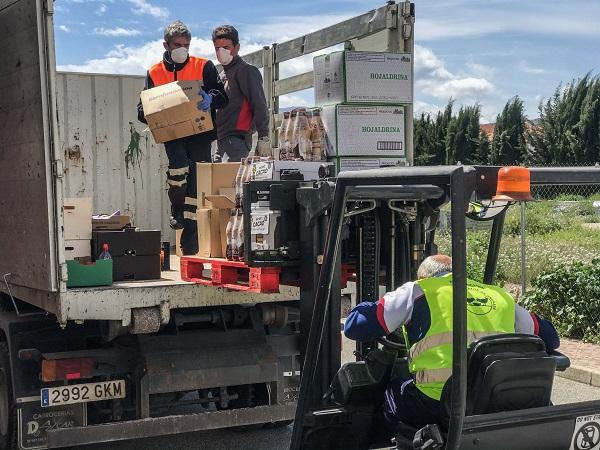 Entrega de alimentos al Banco de Alimentos de Baza. Entrega de alimentos al Banco de Alimentos de Baza.